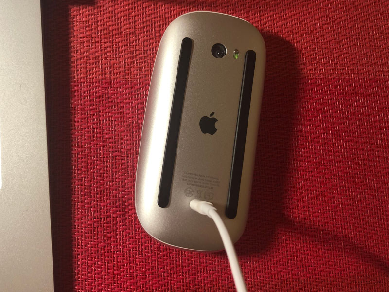 Apple Magic Mouse 2 を箱から出してから使い始めるまでのやり方